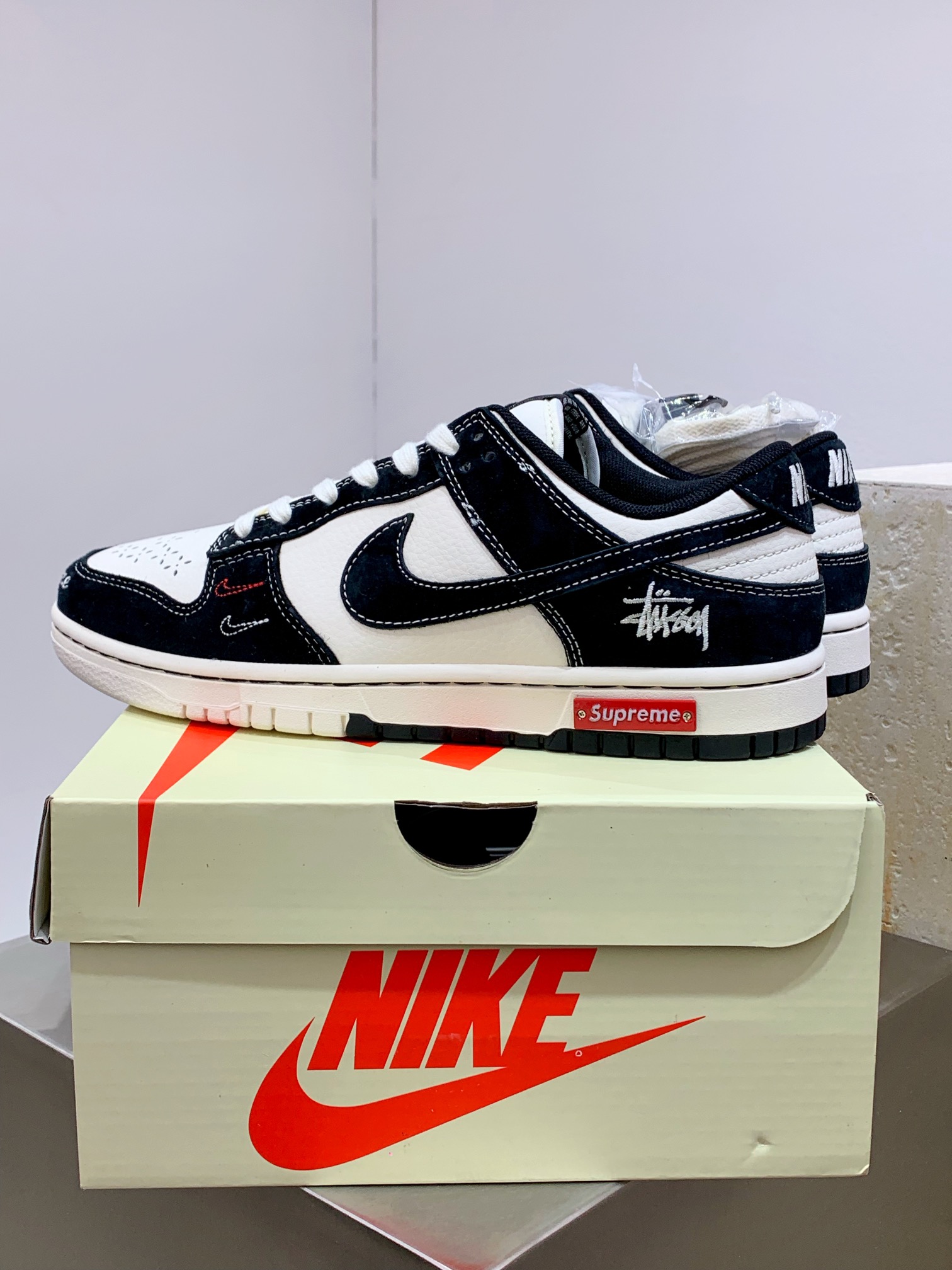 Nike Supreme Basic Shoes M-l-s