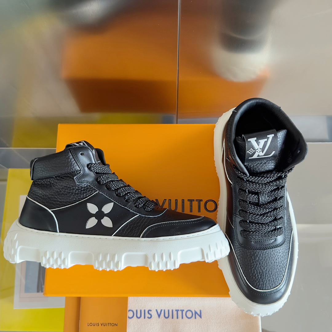 Louis Vuitton Male Sneakers M-l-s