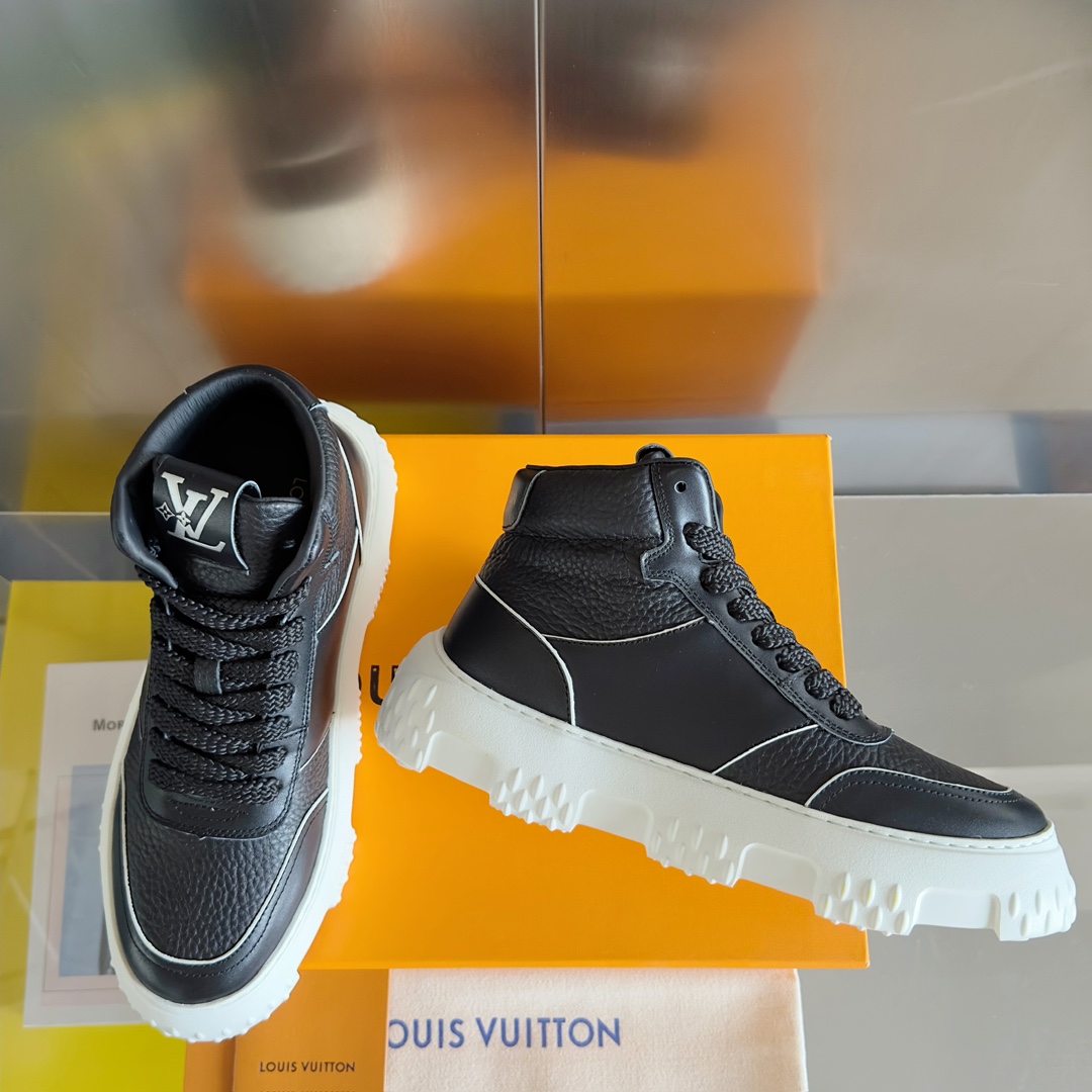 Louis Vuitton Male Sneakers M-l-s