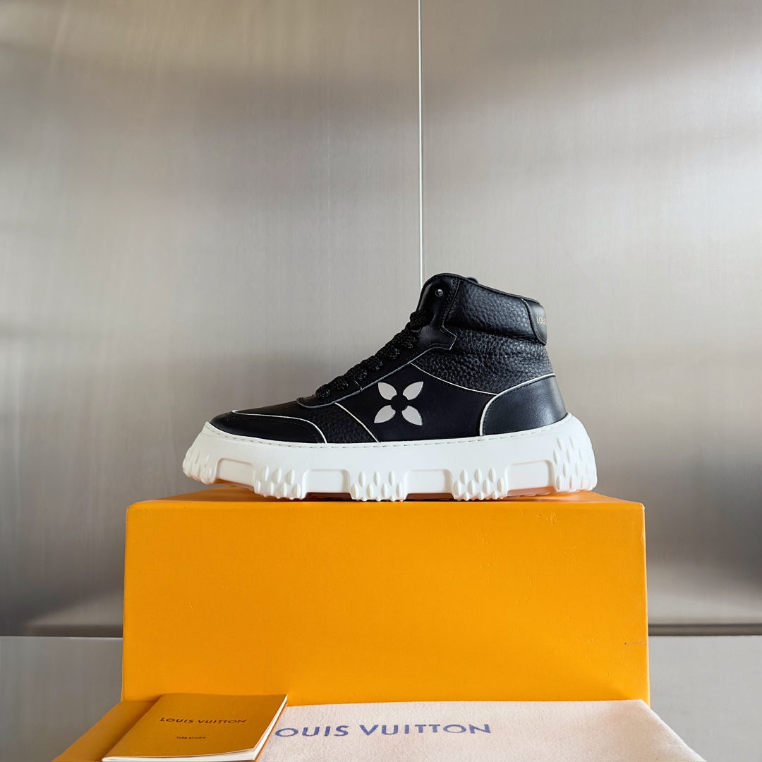 Louis Vuitton Male Sneakers M-l-s