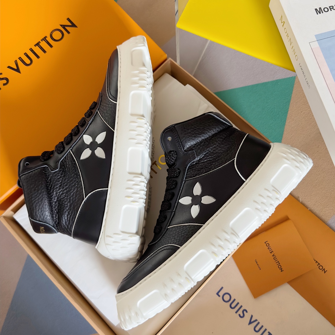 Louis Vuitton Male Sneakers M-l-s