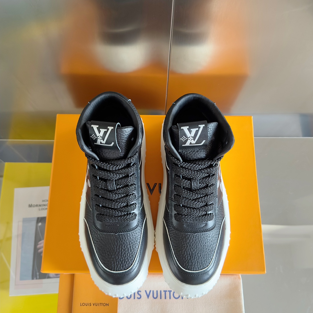 Louis Vuitton Male Sneakers M-l-s