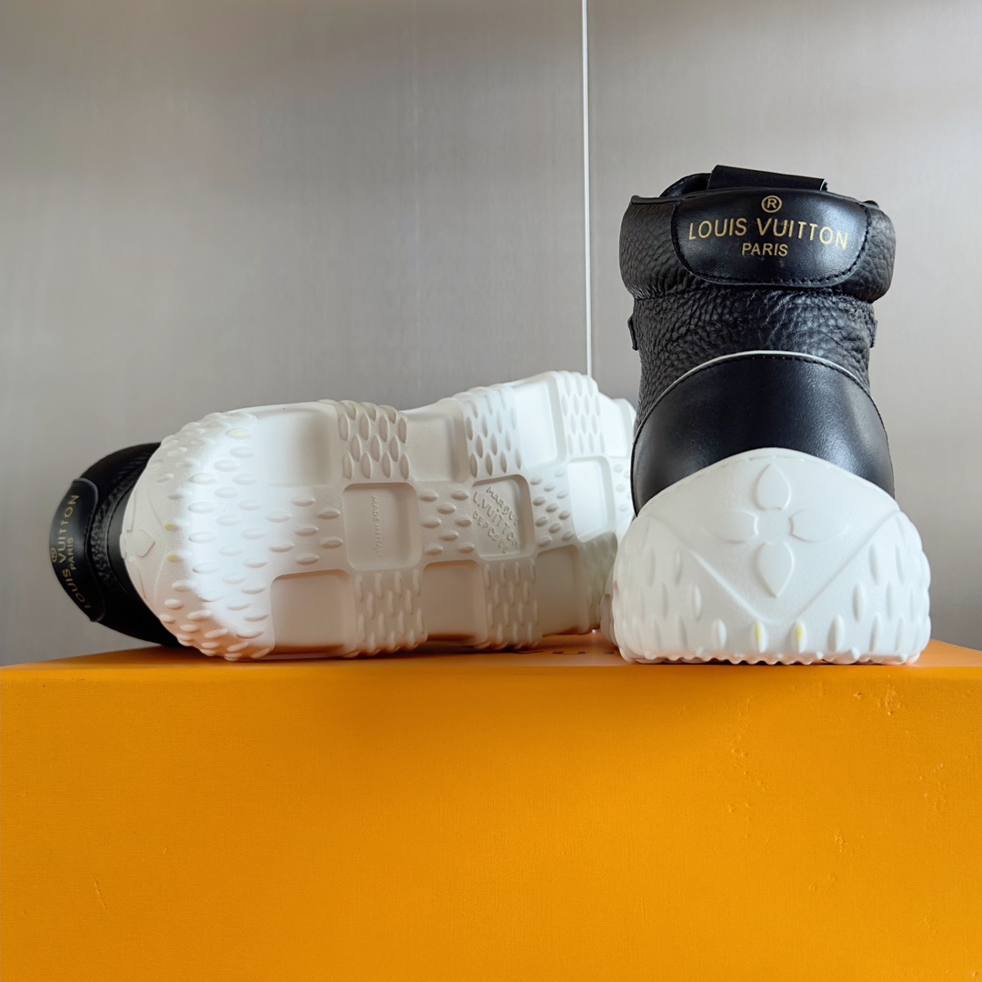 Louis Vuitton Male Sneakers M-l-s