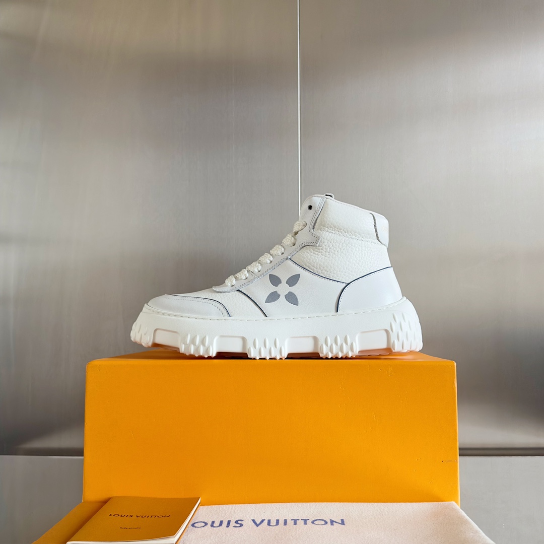 Louis Vuitton Male Sneakers M-l-s