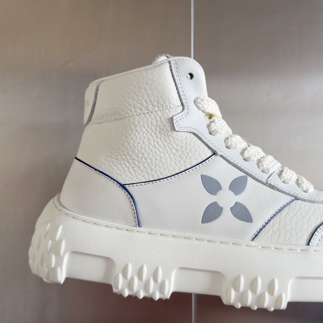 Louis Vuitton Male Sneakers M-l-s