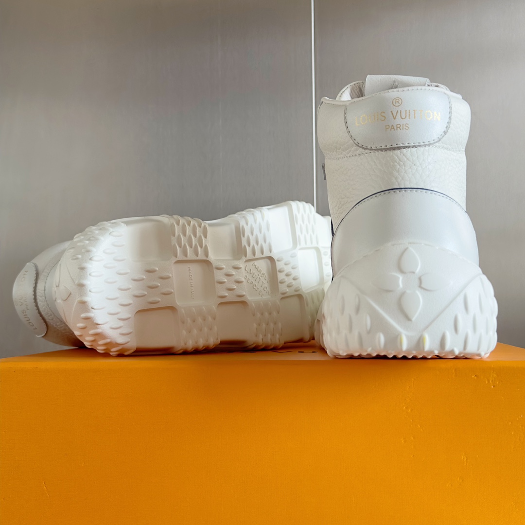 Louis Vuitton Male Sneakers M-l-s