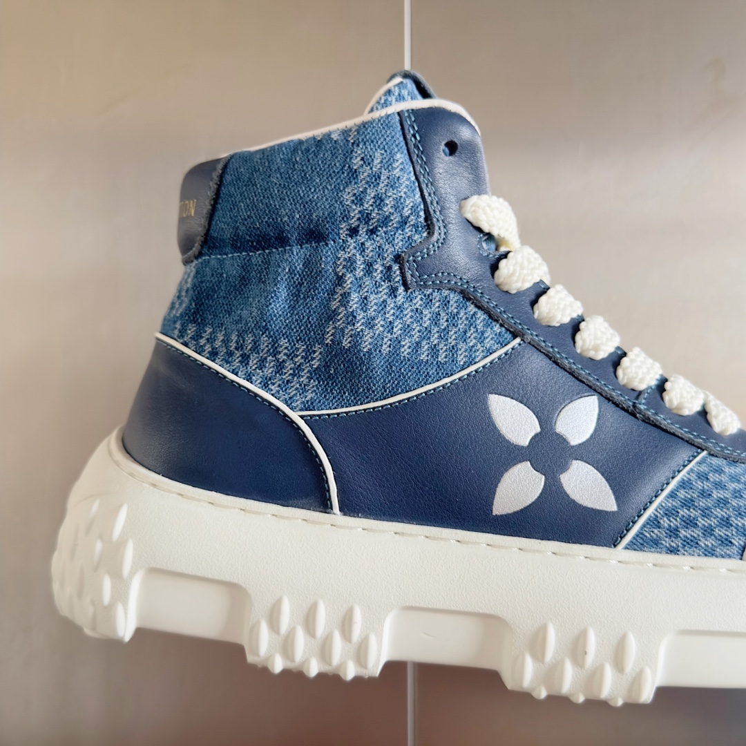 Louis Vuitton Male Sneakers M-l-s