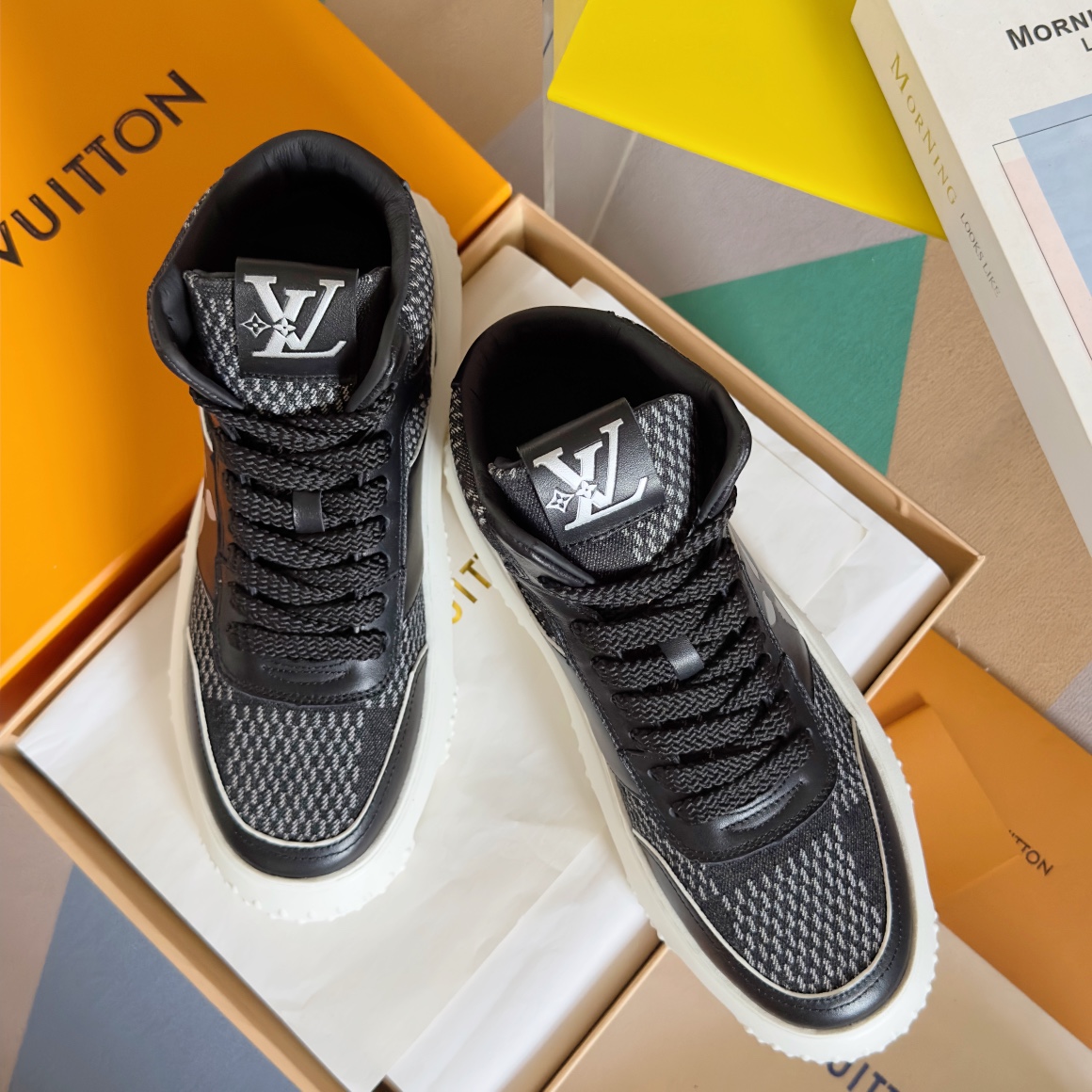 Louis Vuitton Male Sneakers M-l-s