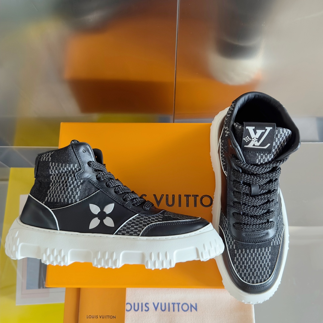 Louis Vuitton Male Sneakers M-l-s
