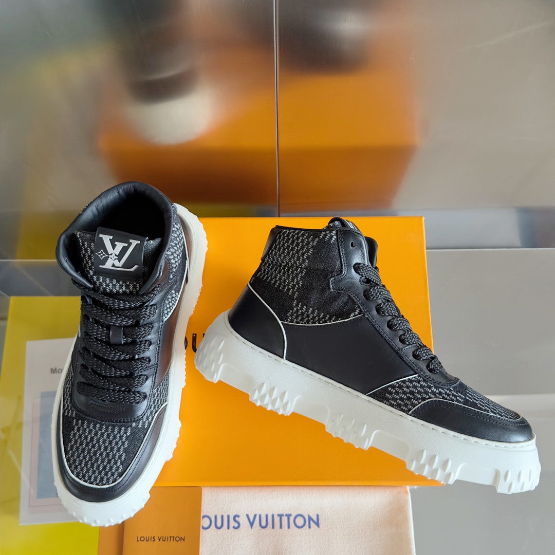 Louis Vuitton Male Sneakers M-l-s
