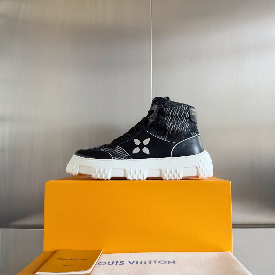 Louis Vuitton Male Sneakers M-l-s