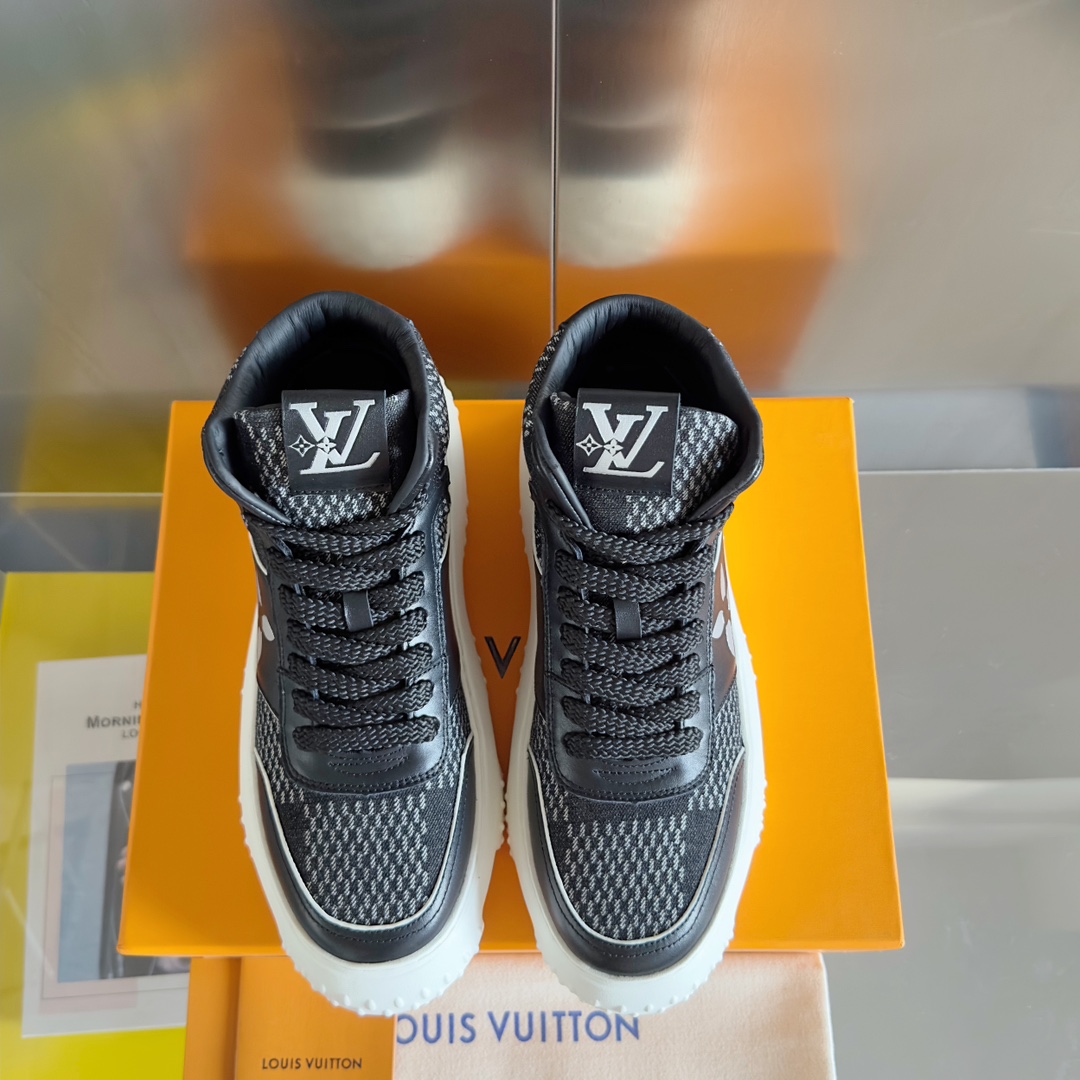 Louis Vuitton Male Sneakers M-l-s