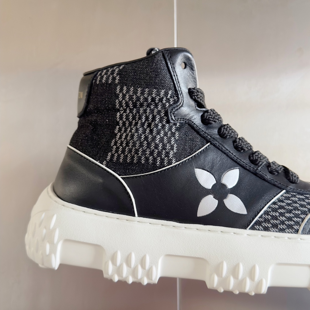 Louis Vuitton Male Sneakers M-l-s