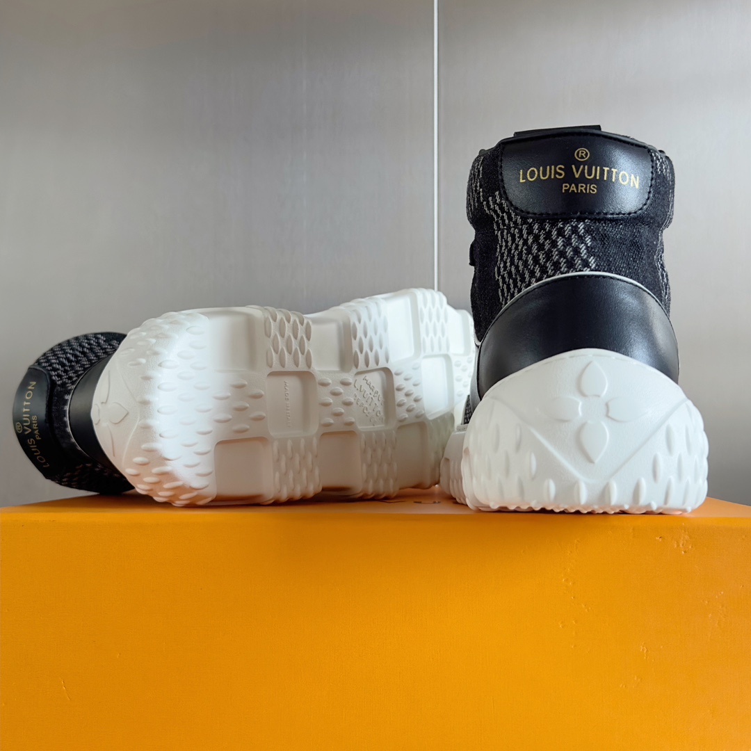 Louis Vuitton Male Sneakers M-l-s