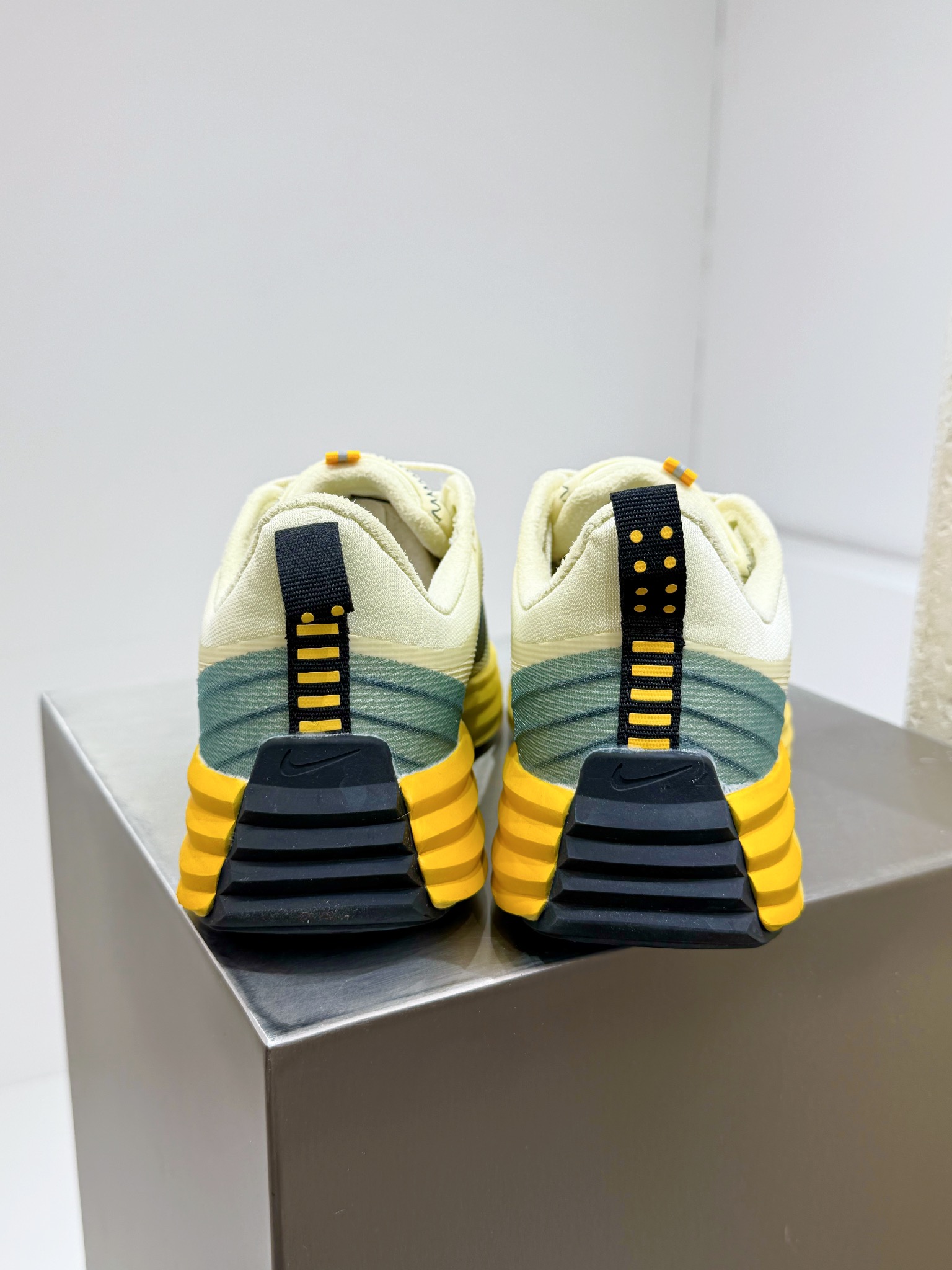 Nike Male Running Shoes Mesh Gray Breathable M-l-s