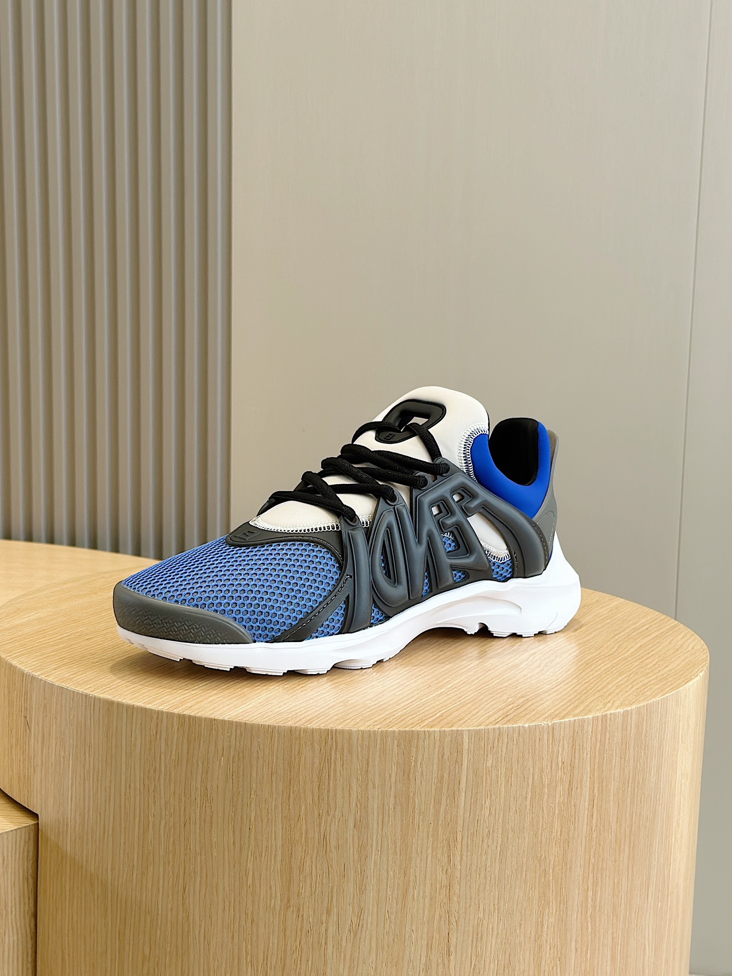 Fendi Male Sneakers White S