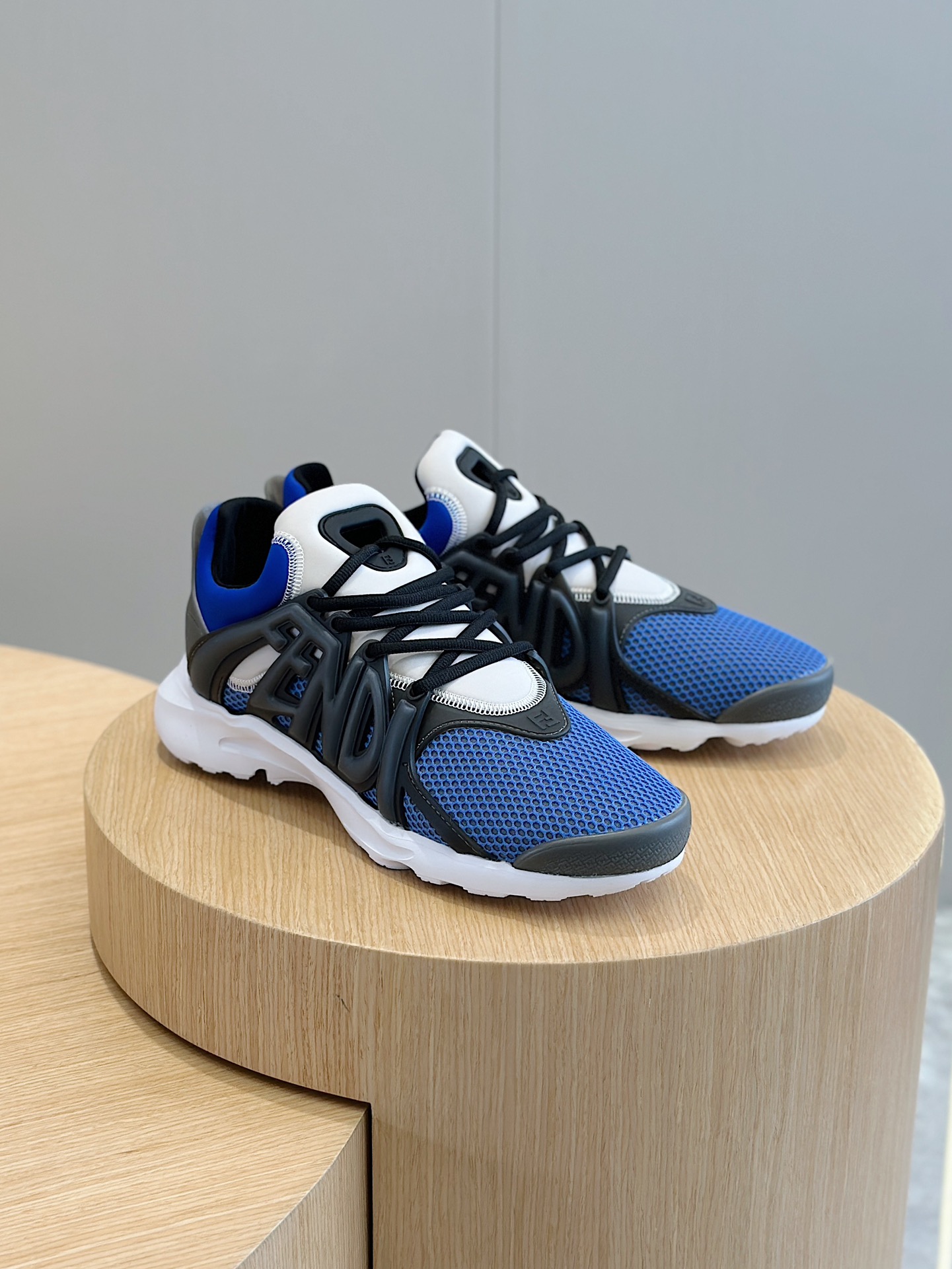 Fendi Male Sneakers White S