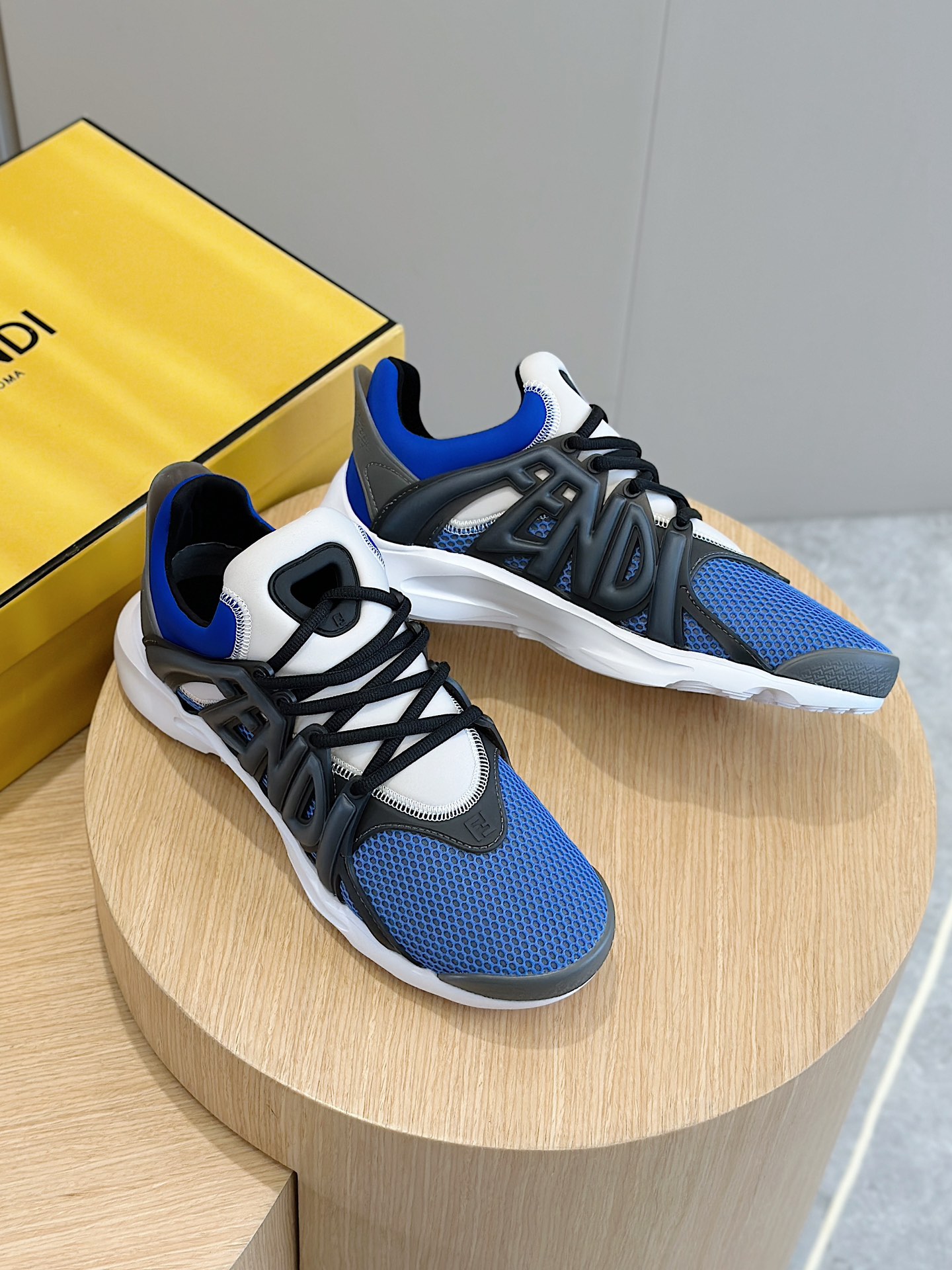 Fendi Male Sneakers White S