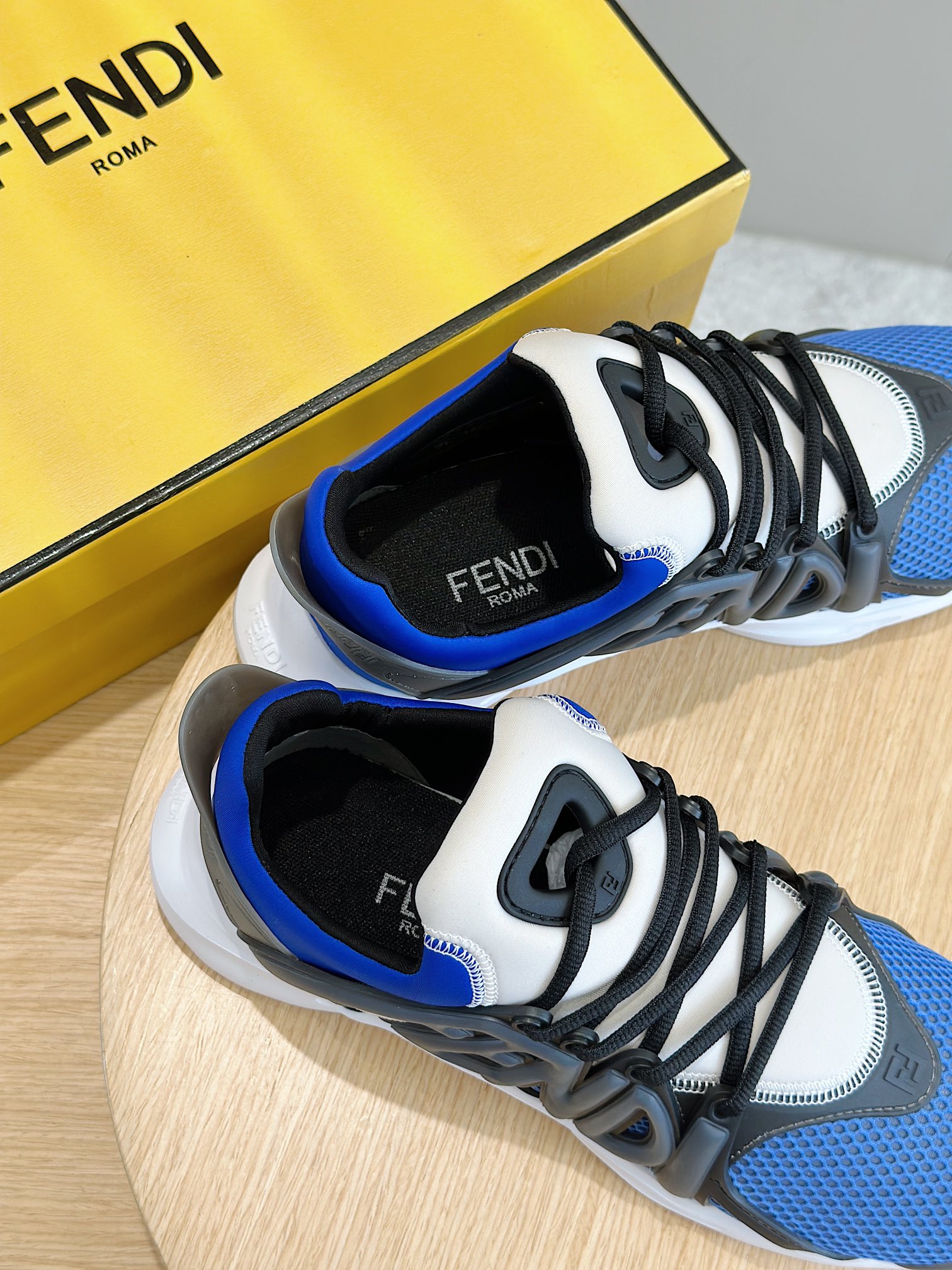 Fendi Male Sneakers White S