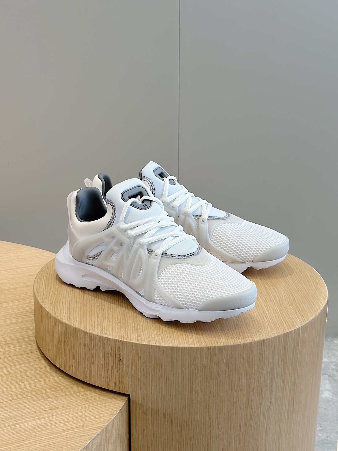 Fendi Male Sneakers White S