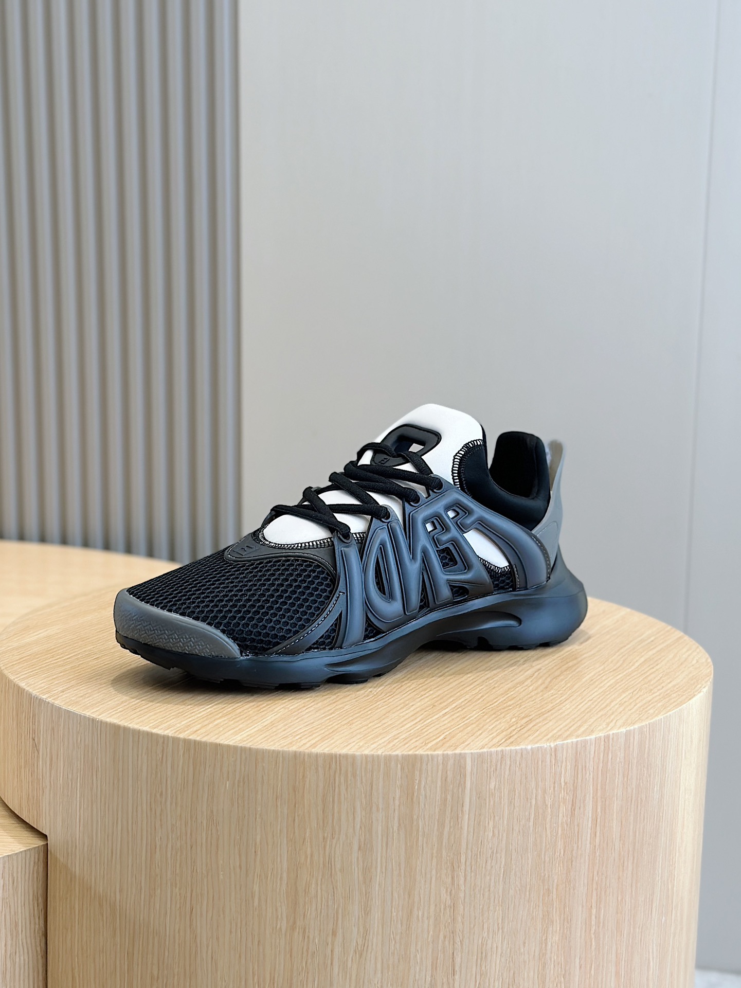 Fendi Male Sneakers White S