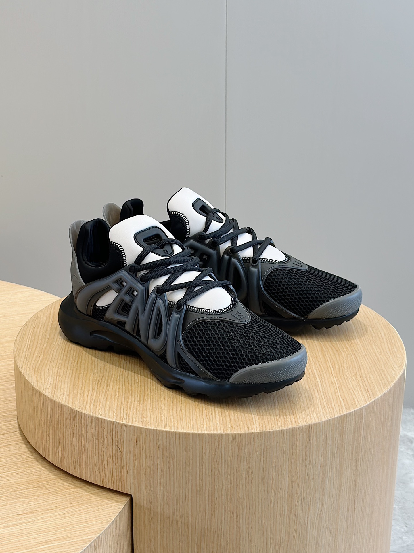 Fendi Male Sneakers White S