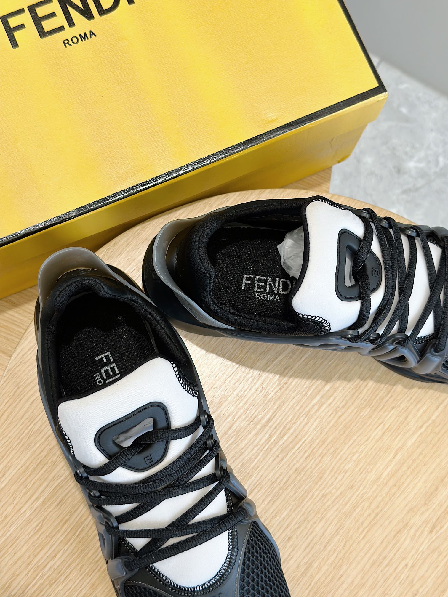 Fendi Male Sneakers White S
