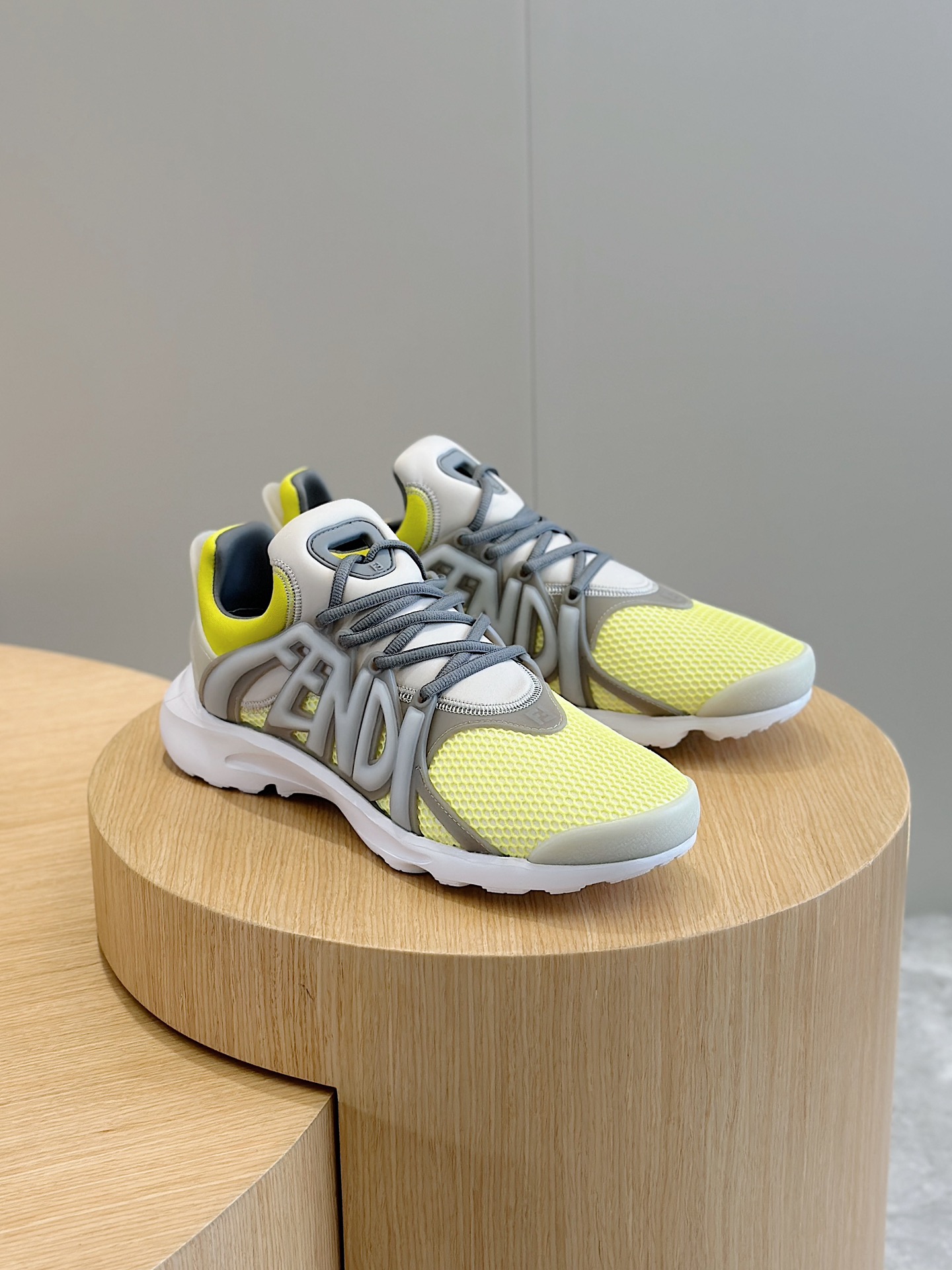 Fendi Male Sneakers White S