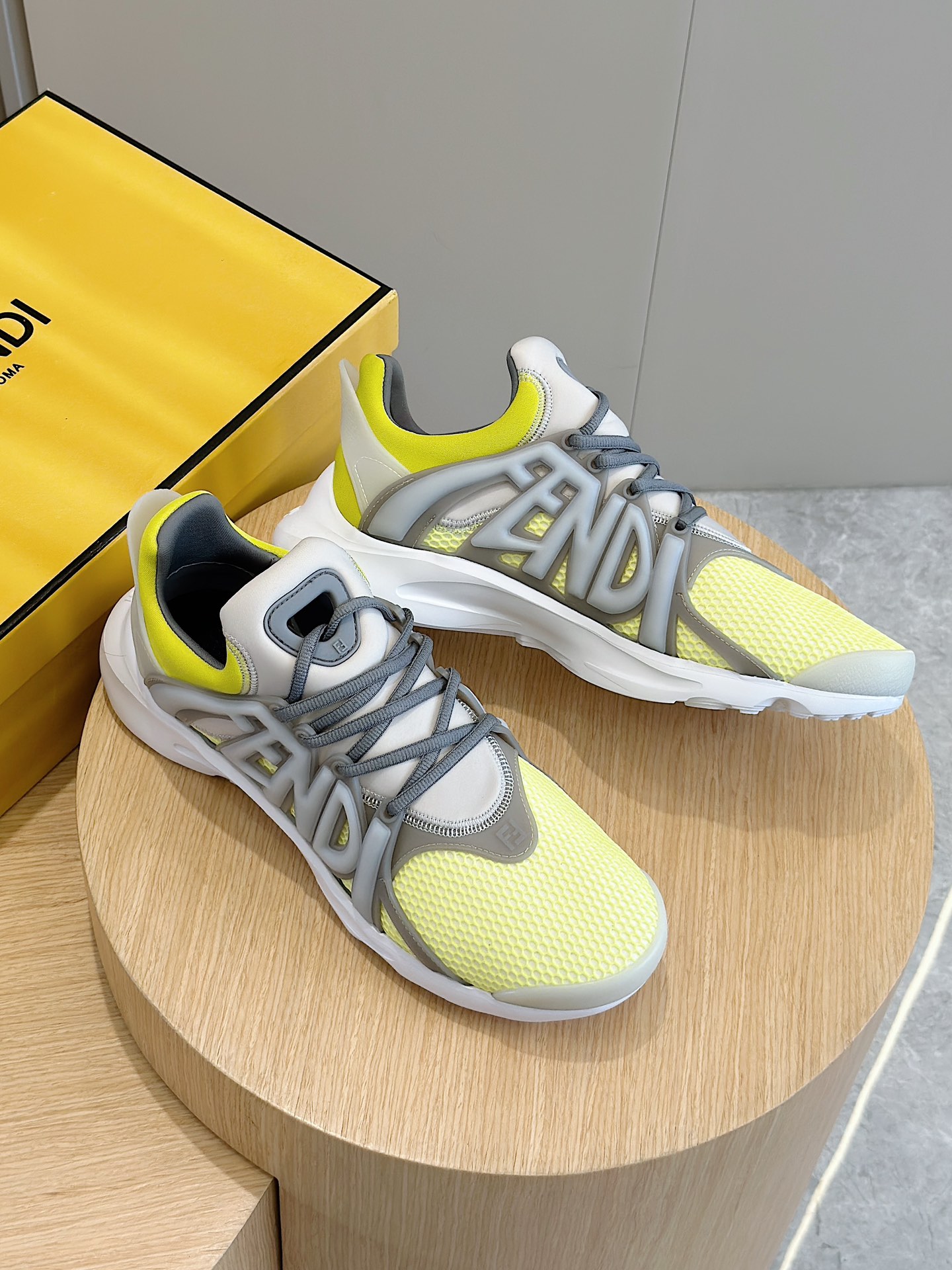 Fendi Male Sneakers White S