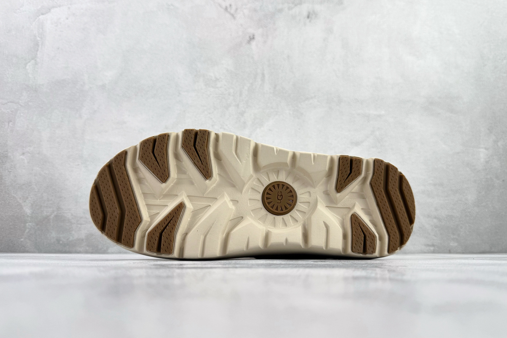 Ugg Basic Shoes White M-l