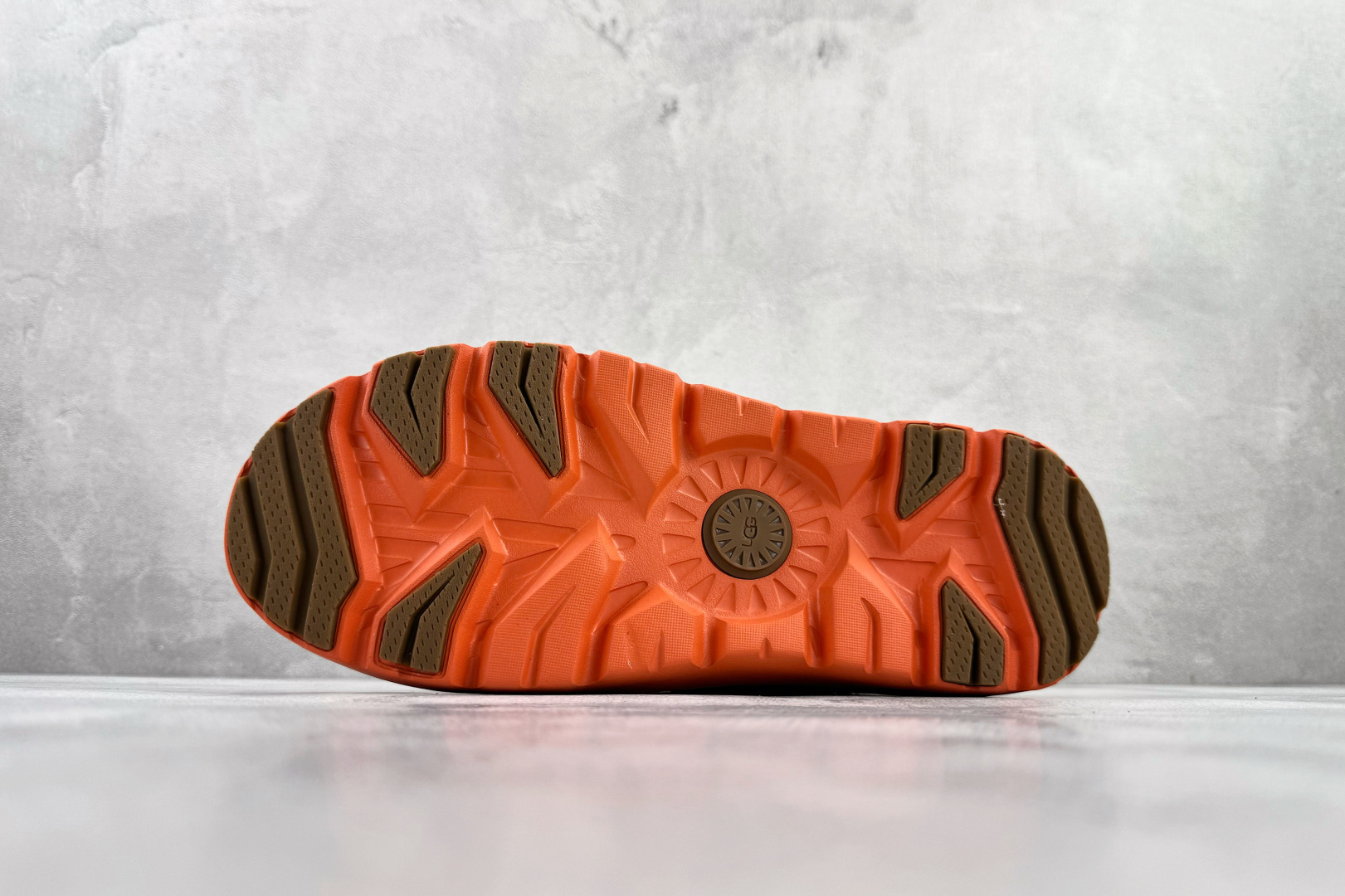 Ugg Basic Shoes Brown