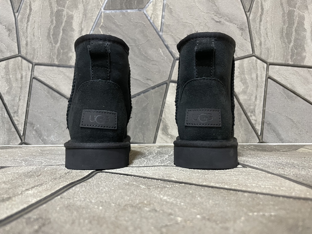 Ugg Basic Shoes Black