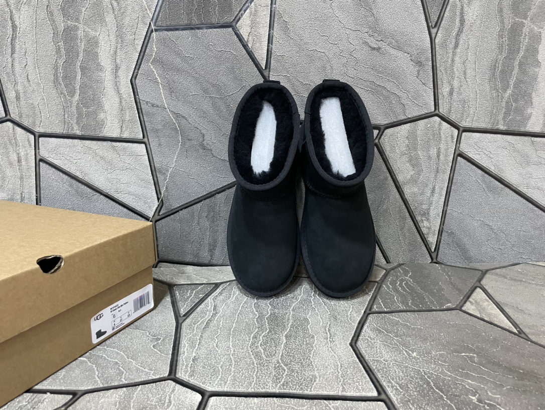 Ugg Basic Shoes Black