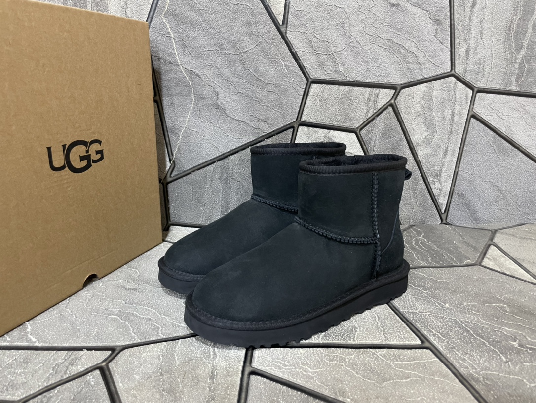 Ugg Basic Shoes Black