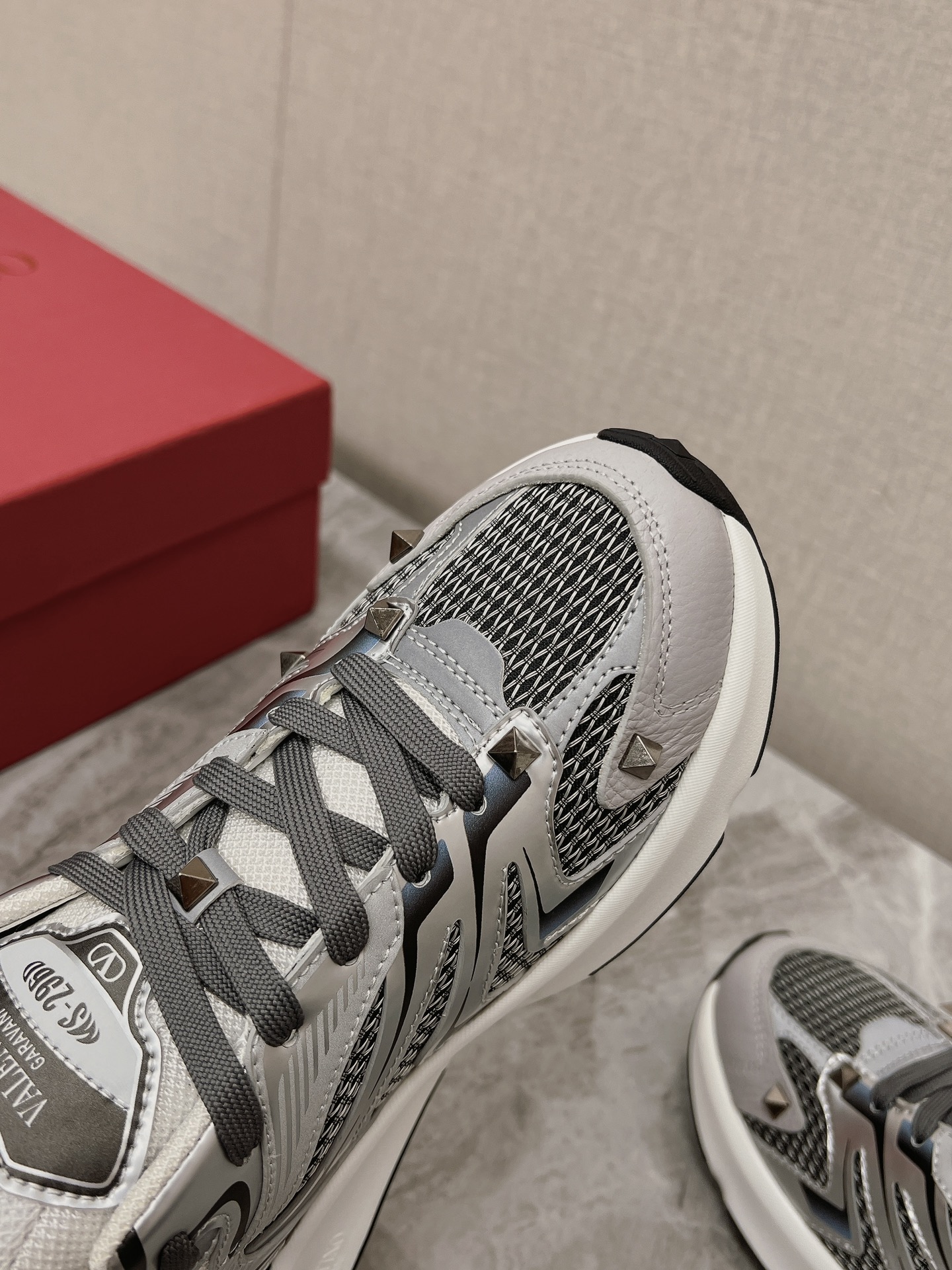 Valentino Male Sneakers 45-l