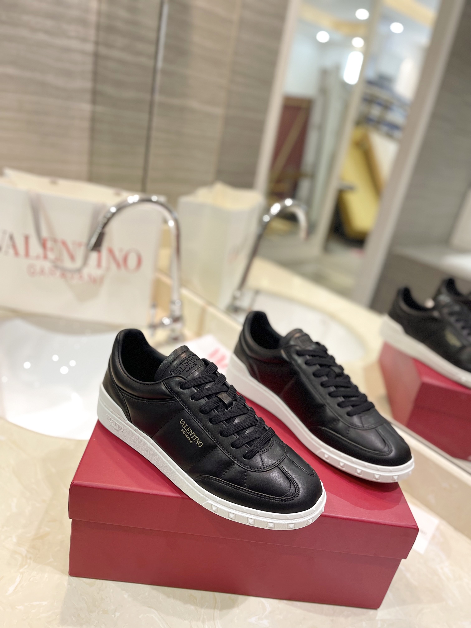 Male Sneakers L