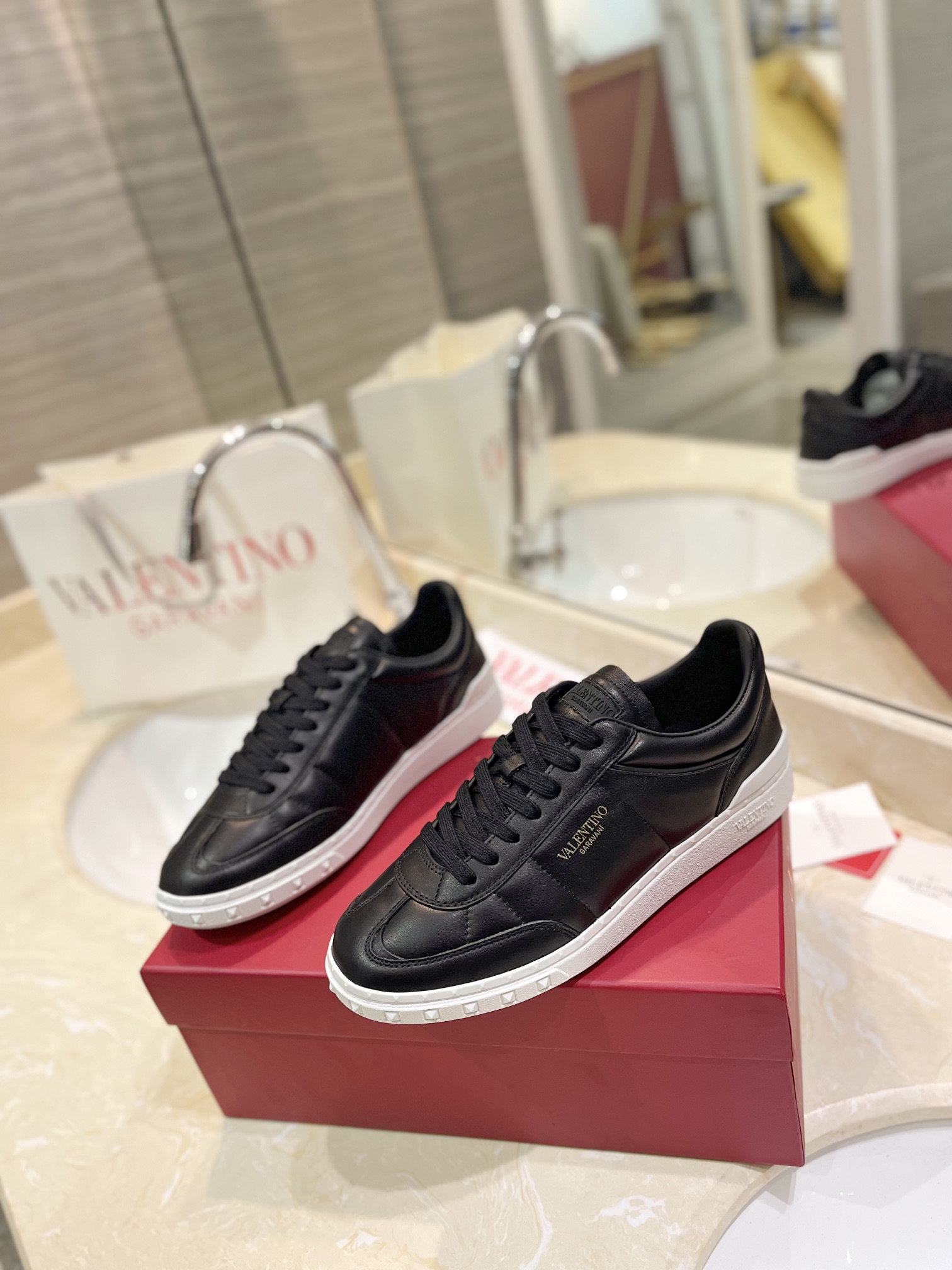 Male Sneakers L