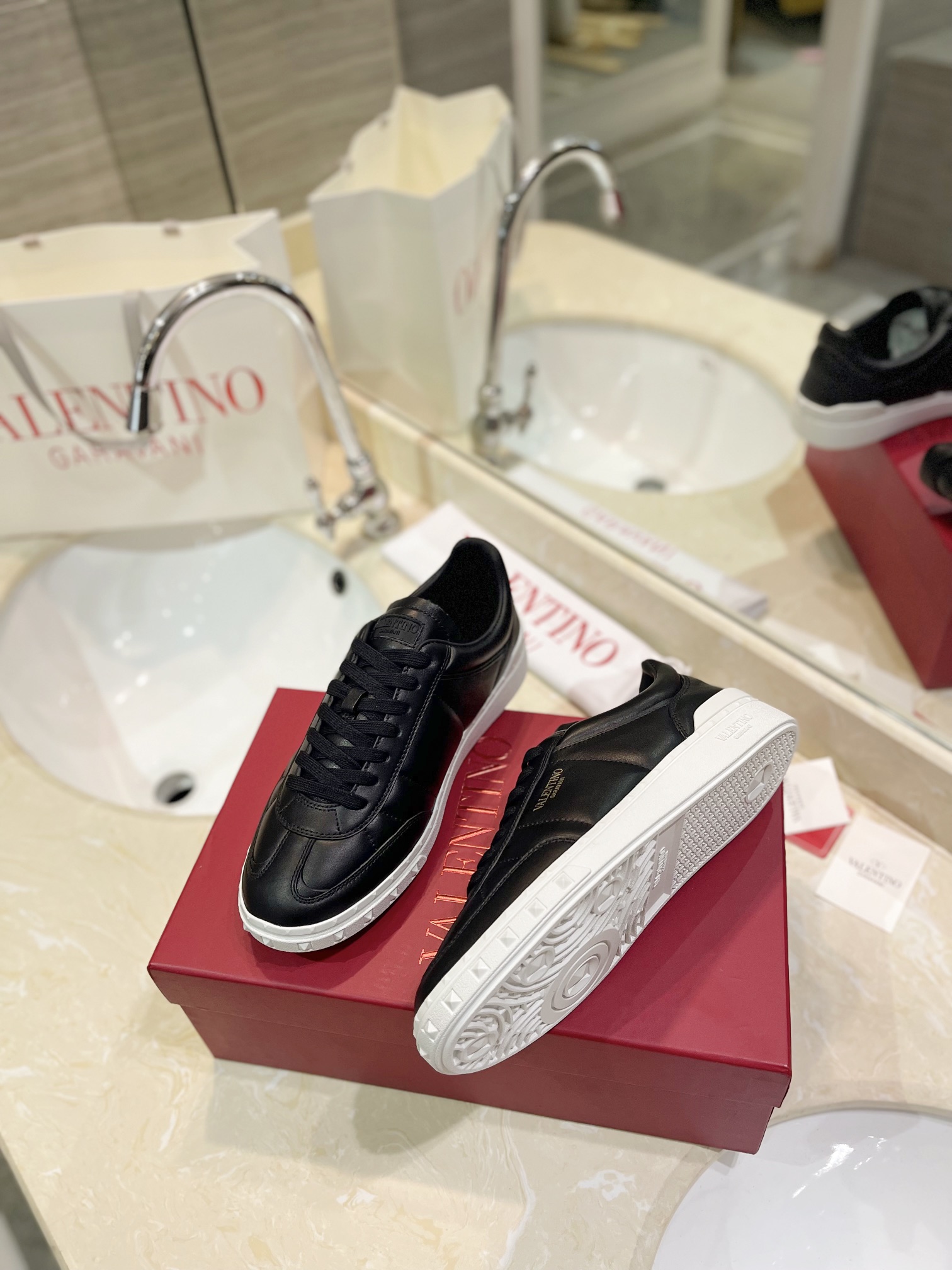 Male Sneakers L