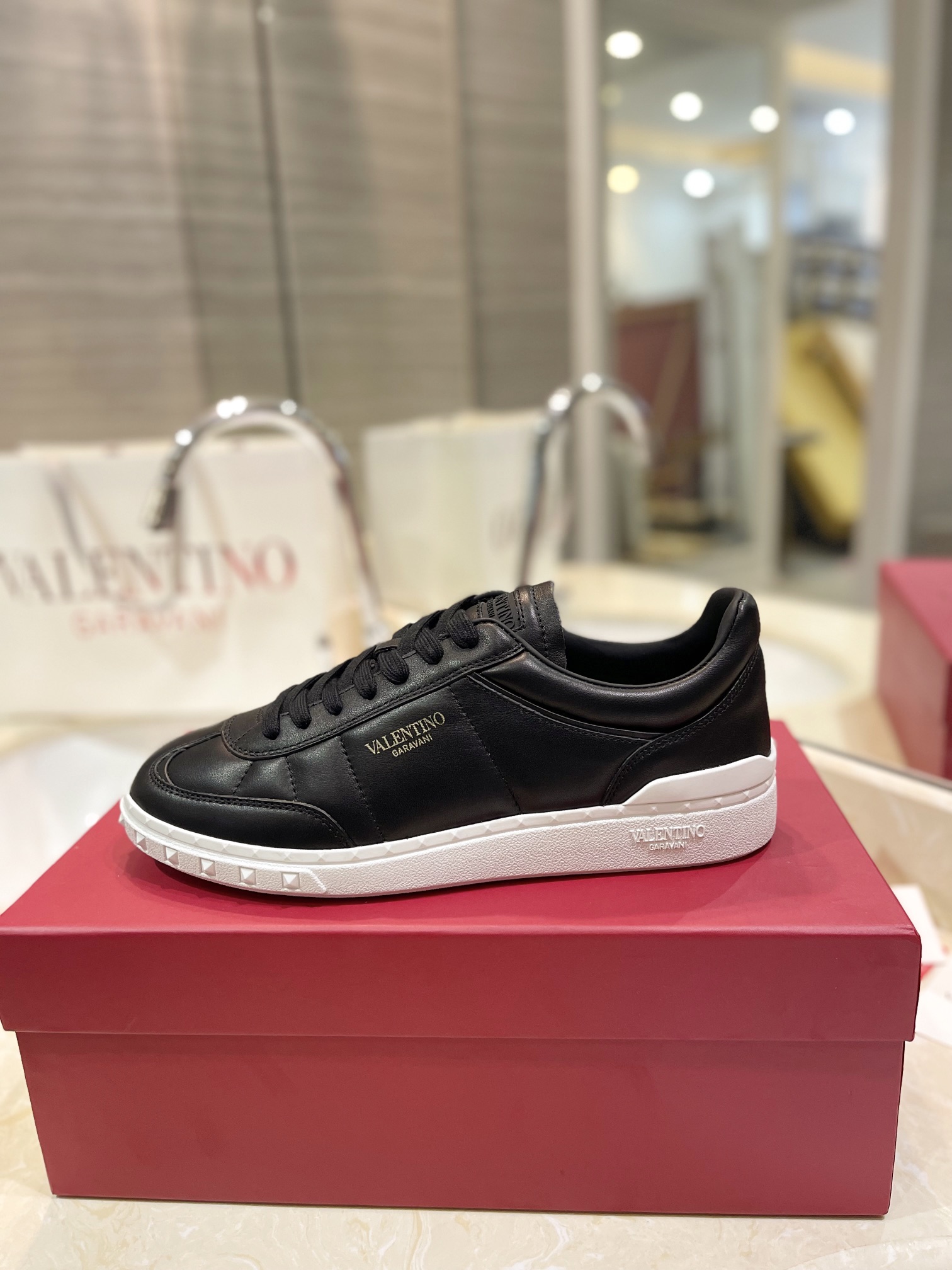 Male Sneakers L