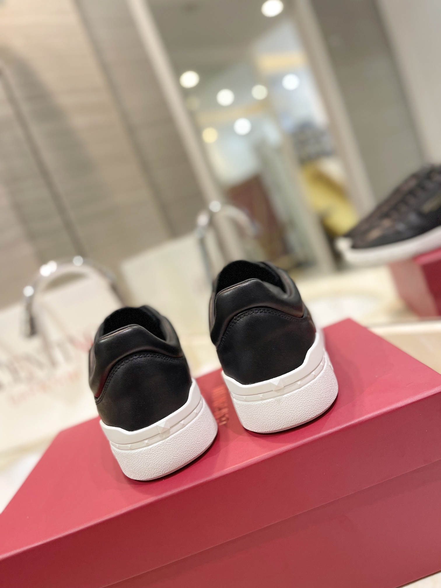 Male Sneakers L
