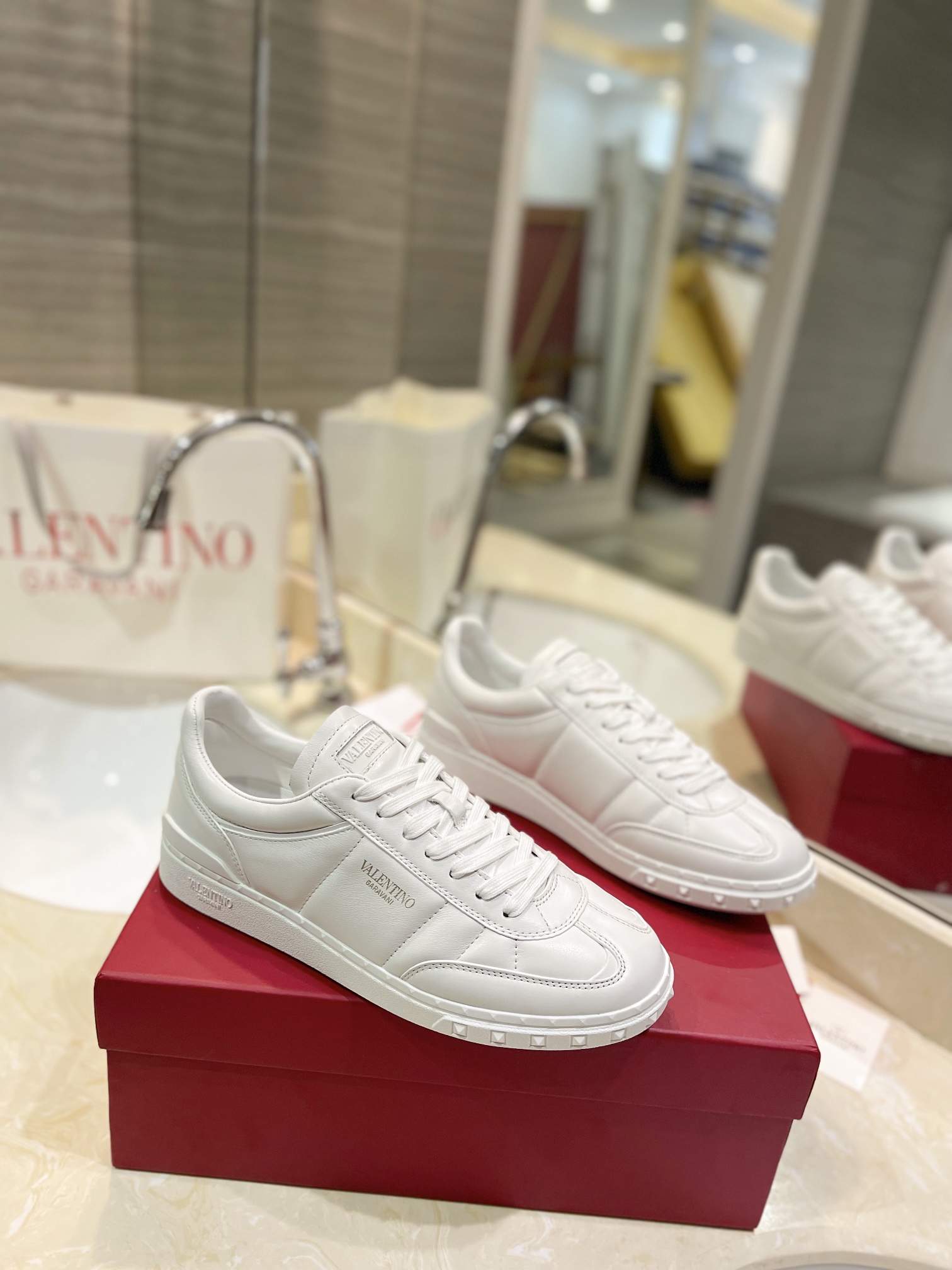 Male Sneakers L