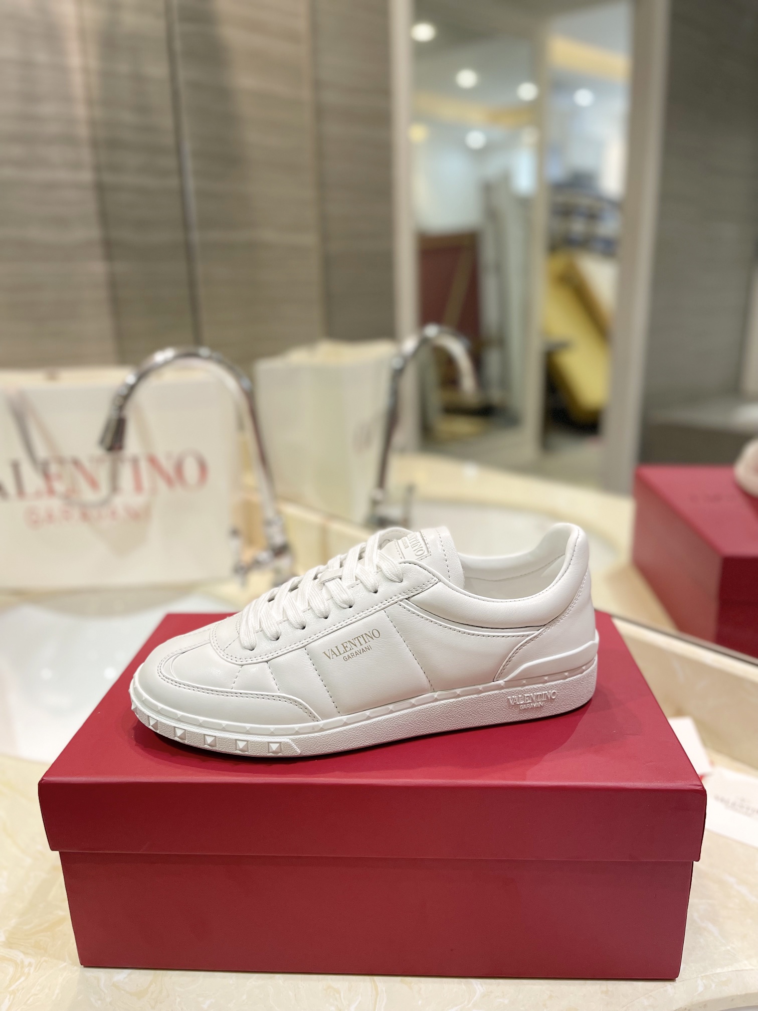 Male Sneakers L