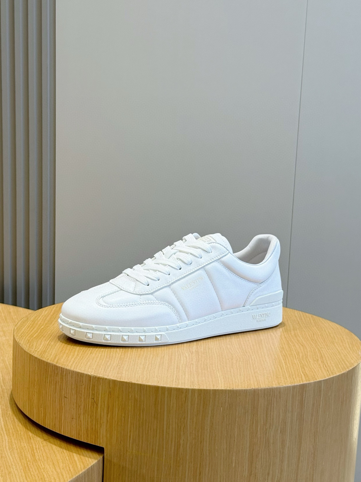 Valentino Couple Sneakers L-s