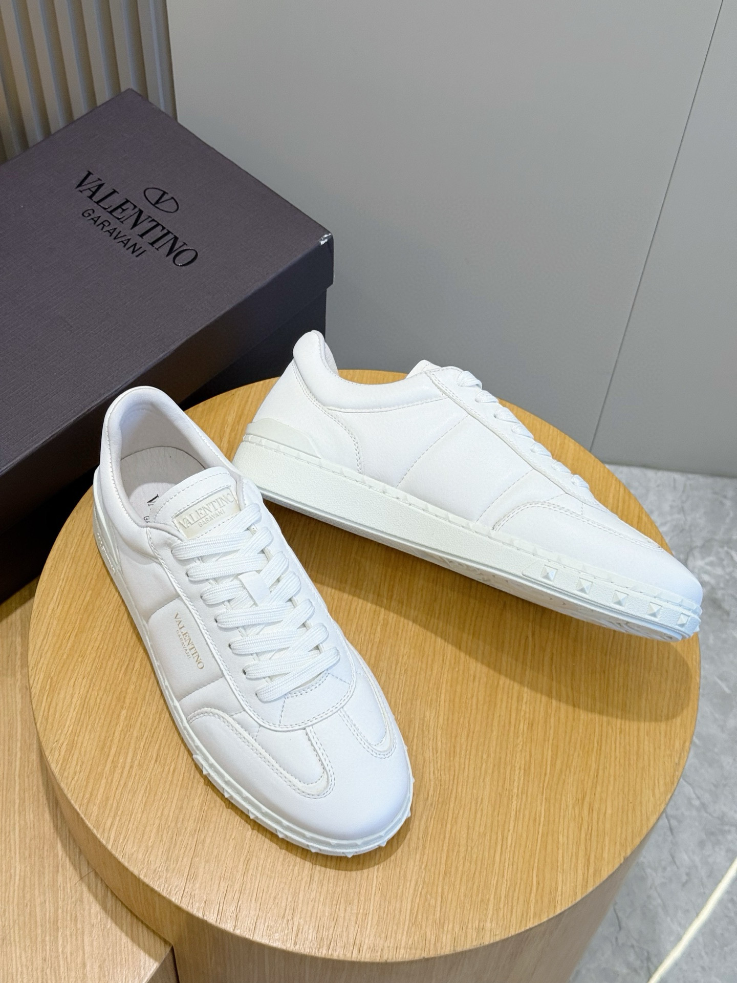 Valentino Couple Sneakers L-s