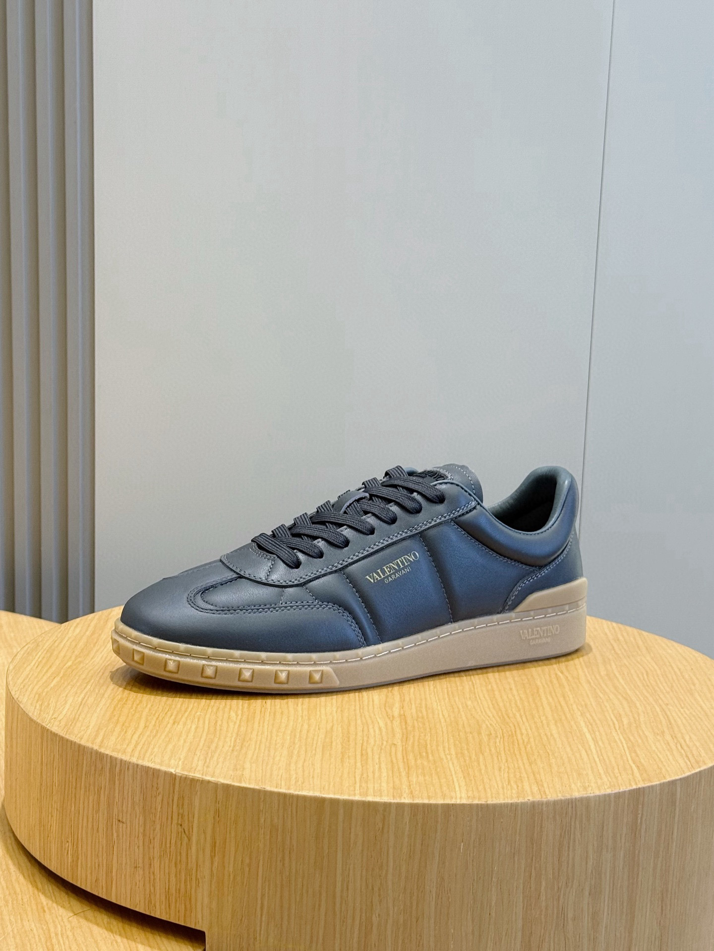 Valentino Couple Sneakers L-s