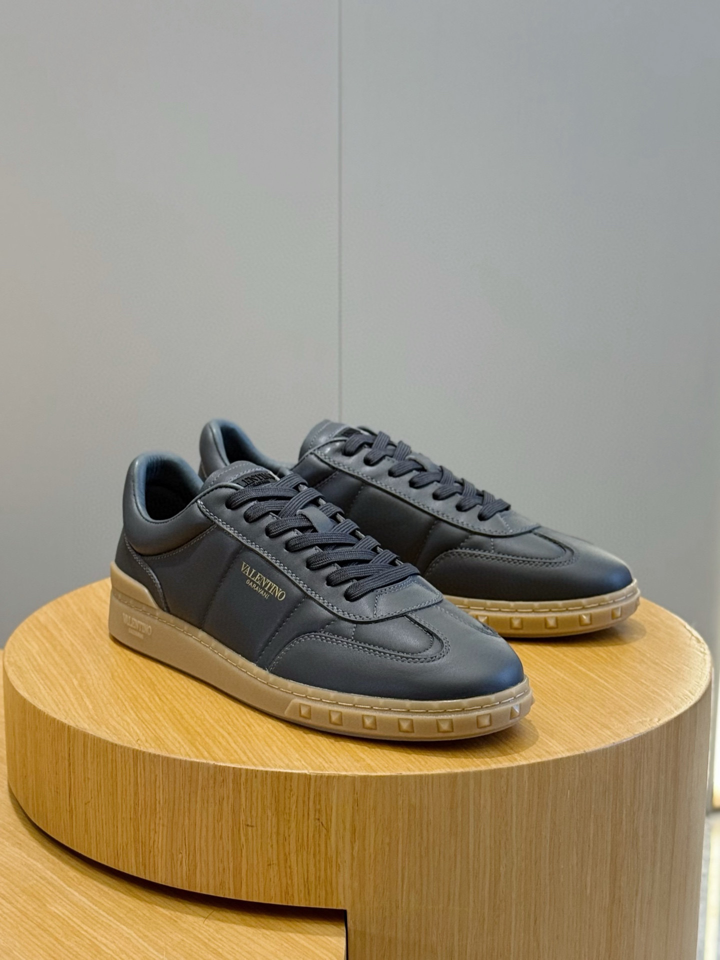 Valentino Couple Sneakers L-s
