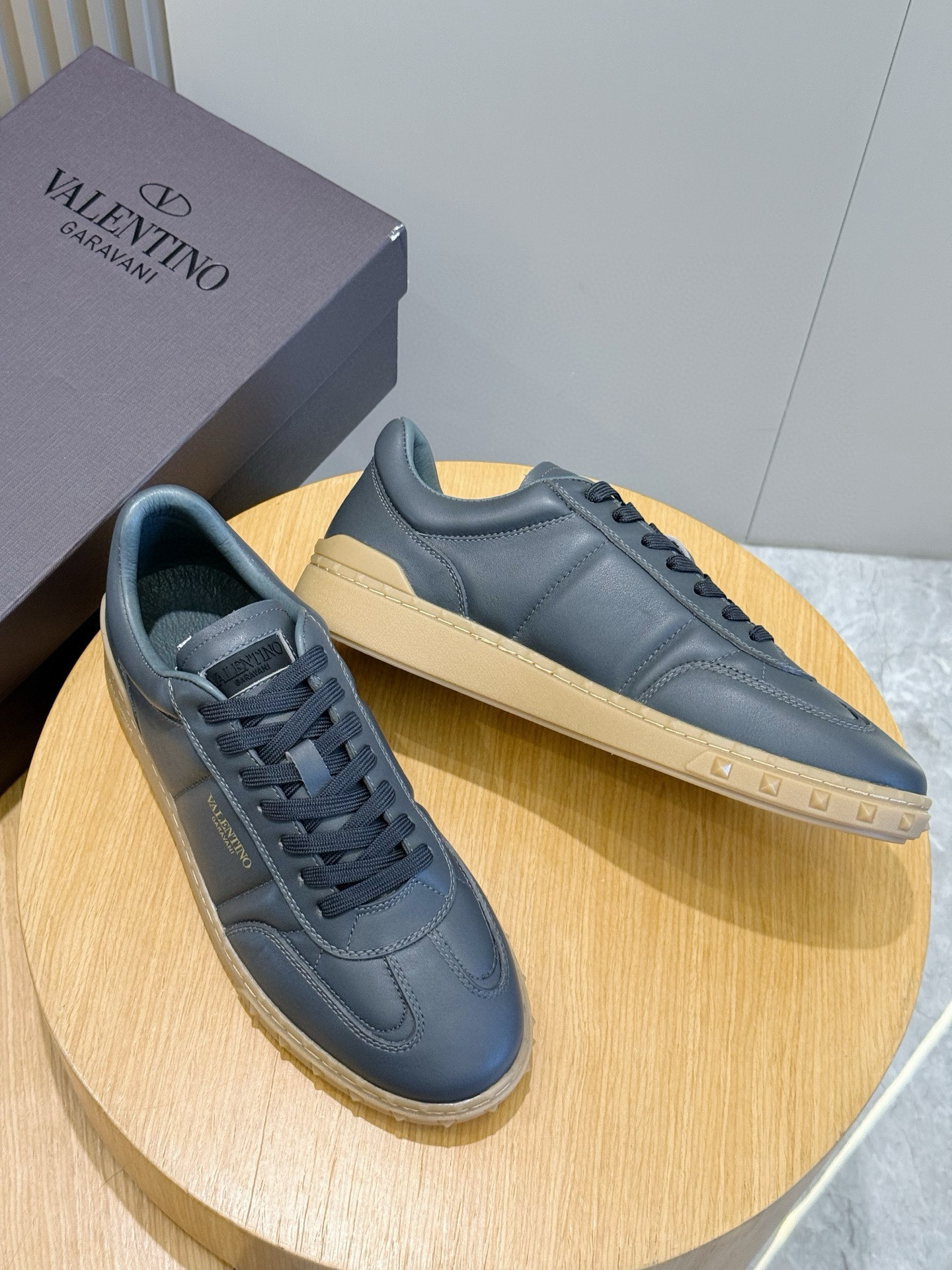 Valentino Couple Sneakers L-s