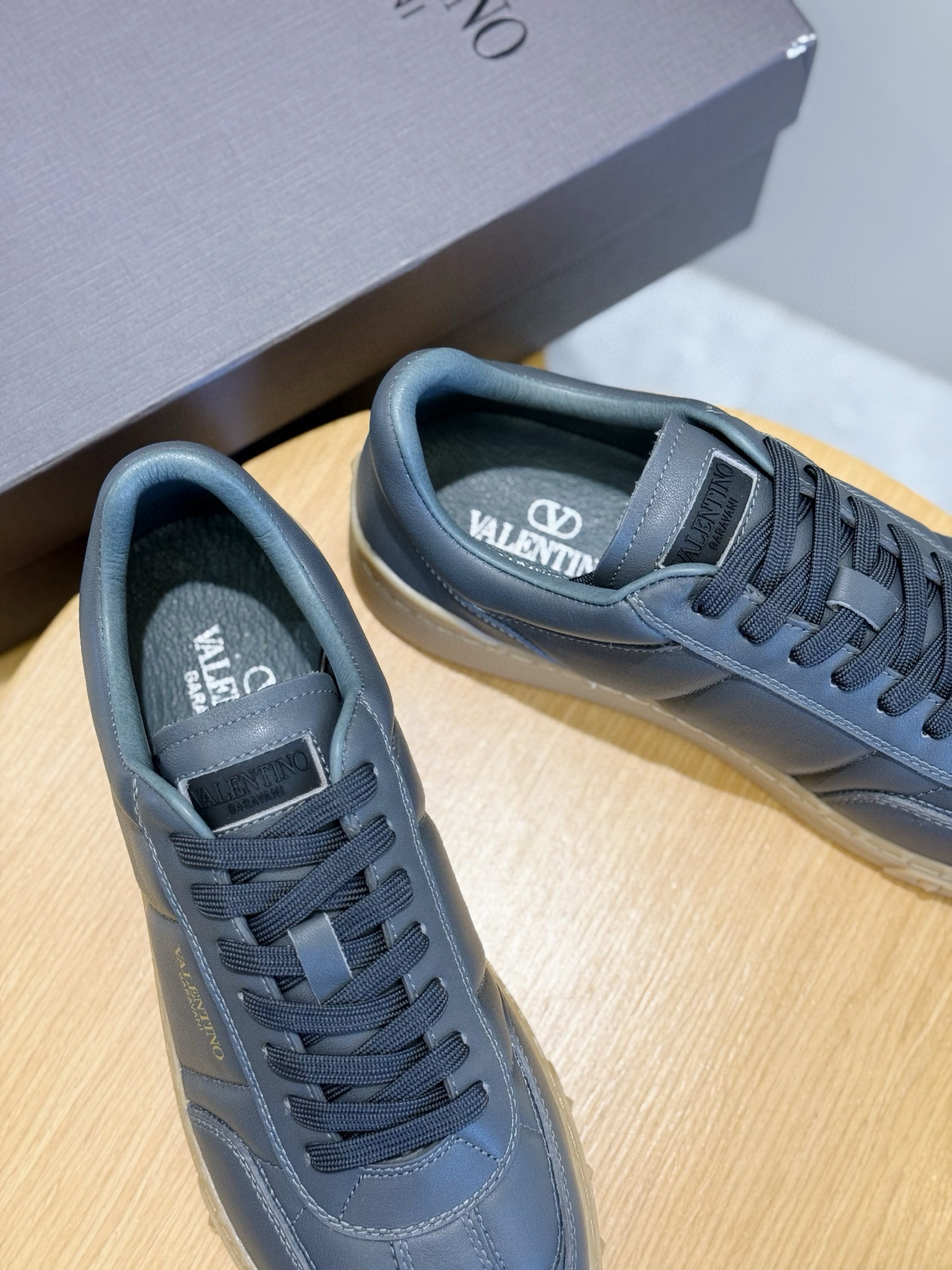 Valentino Couple Sneakers L-s