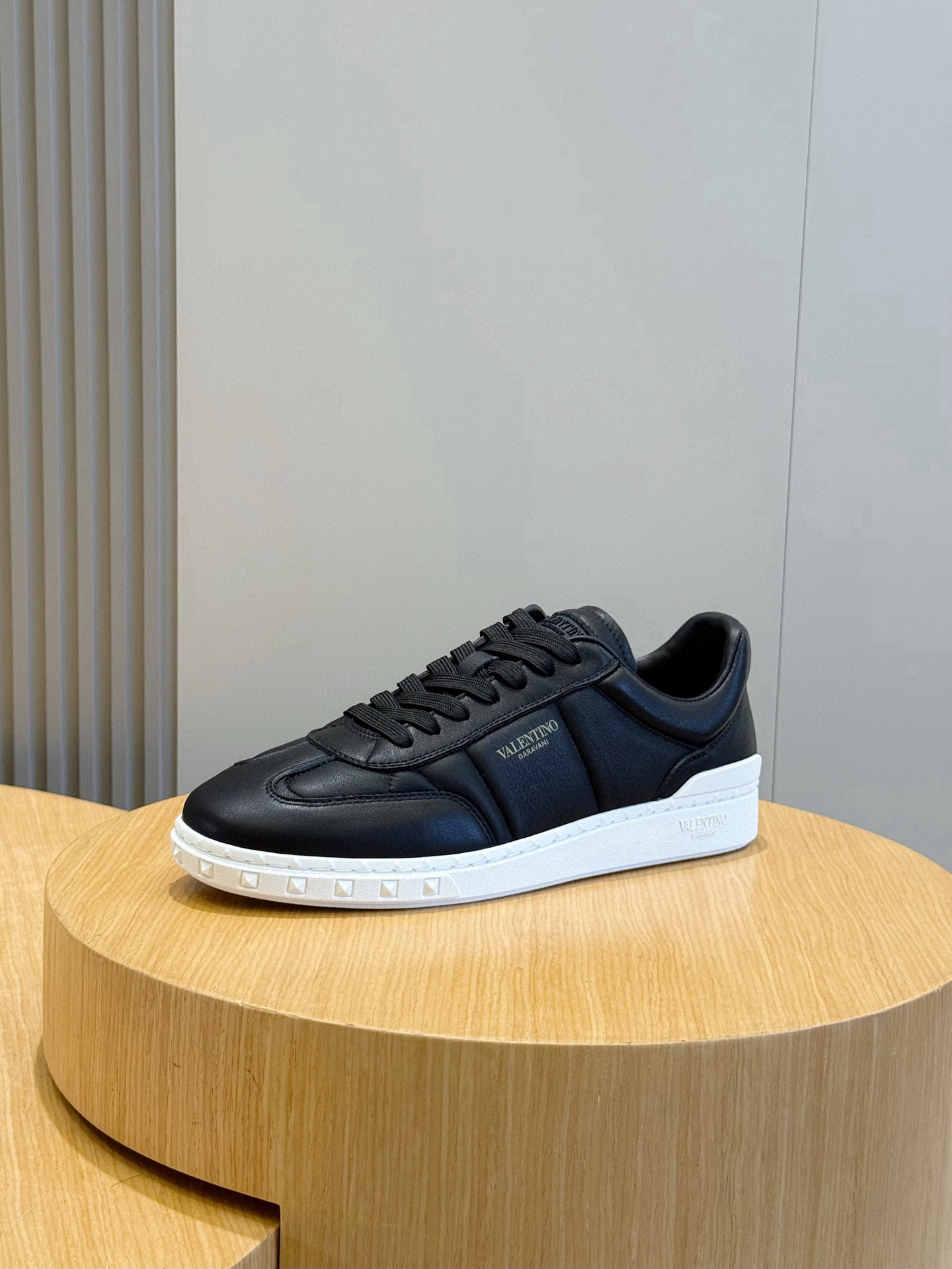 Valentino Couple Sneakers L-s