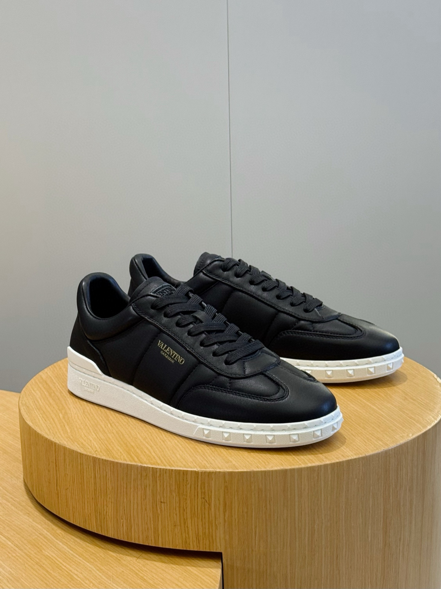 Valentino Couple Sneakers L-s